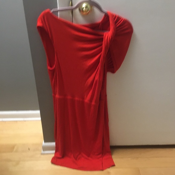 Trina Turk Raven Bodycon Dress Red Twist Shoulder Cocktail Midi Asymmetric 10 - Picture 3 of 7
